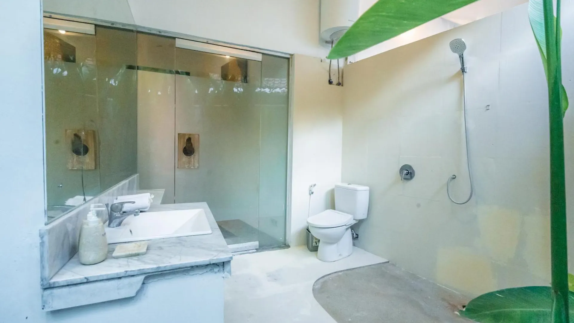 5 Bedroom Villa Etnik In Seminyak With Big Garden And Private Pool
