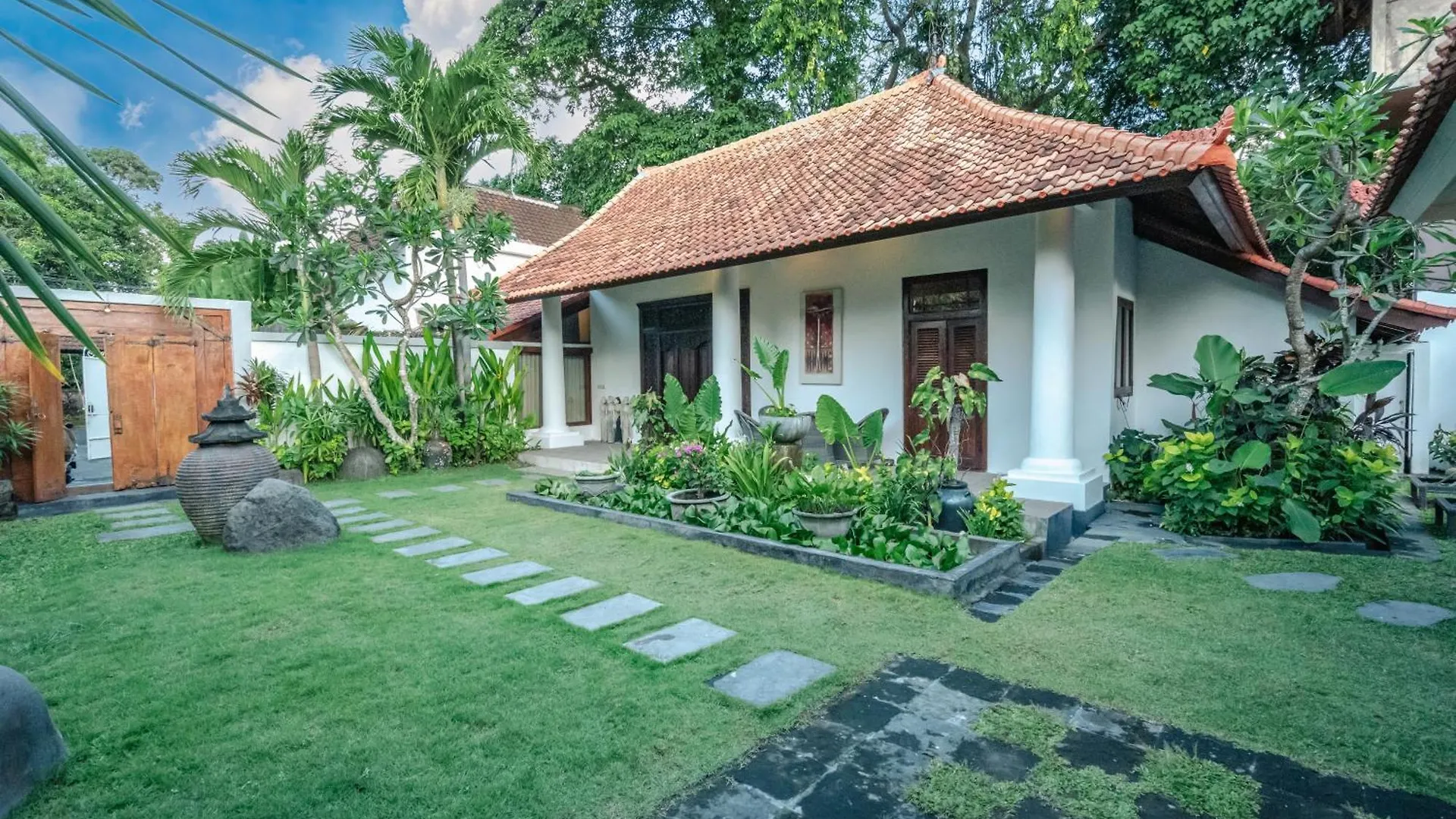 5 Bedroom Villa Etnik In Seminyak With Big Garden And Private Pool 0*,  Indonesien