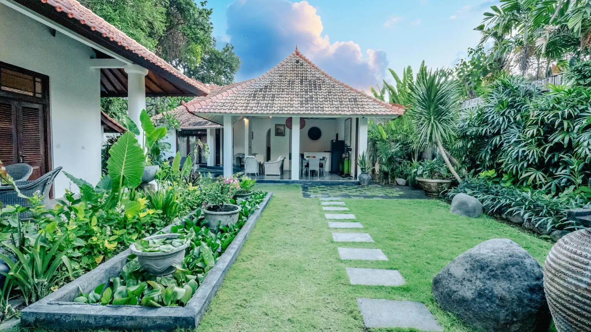 5 Bedroom Villa Etnik In Seminyak With Big Garden And Private Pool