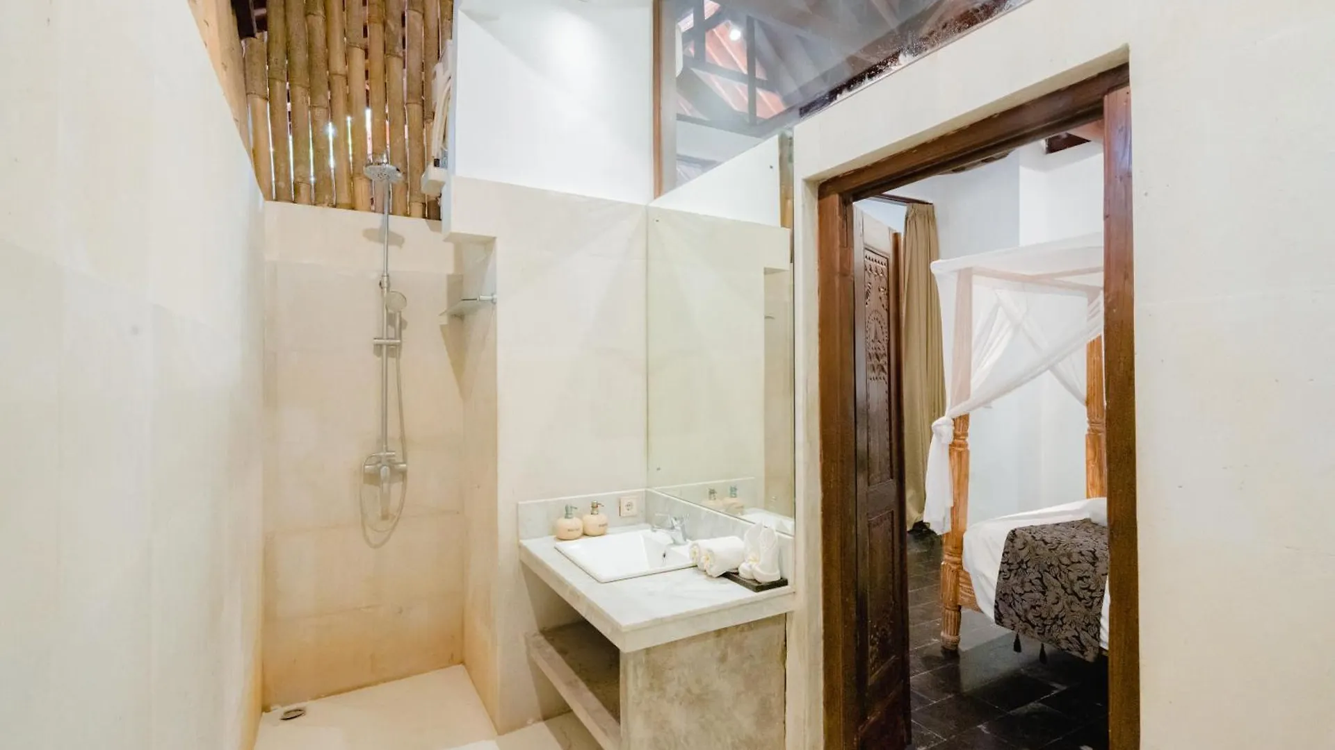 5 Bedroom Villa Etnik In Seminyak With Big Garden And Private Pool