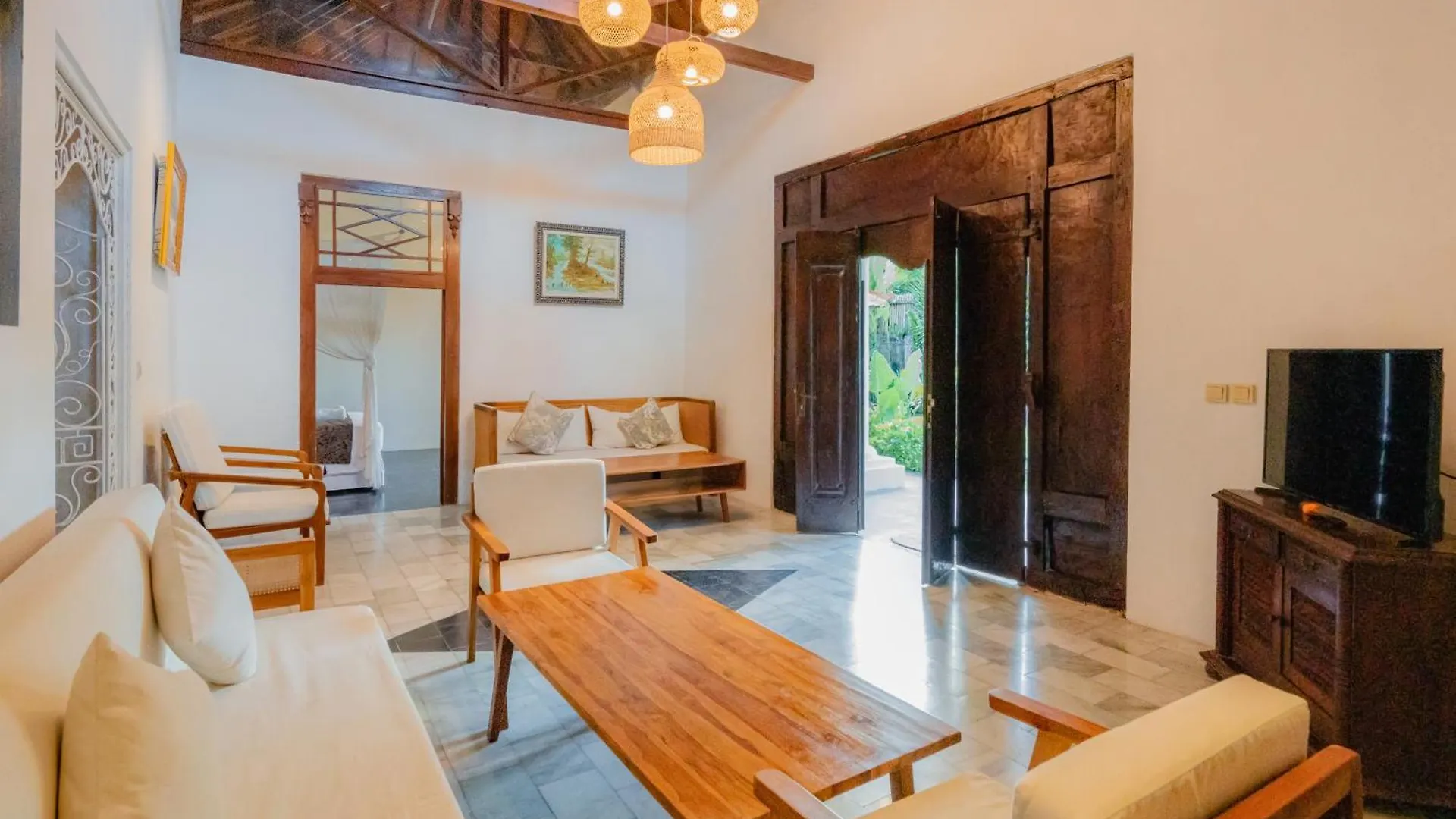 5 Bedroom Villa Etnik In Seminyak With Big Garden And Private Pool