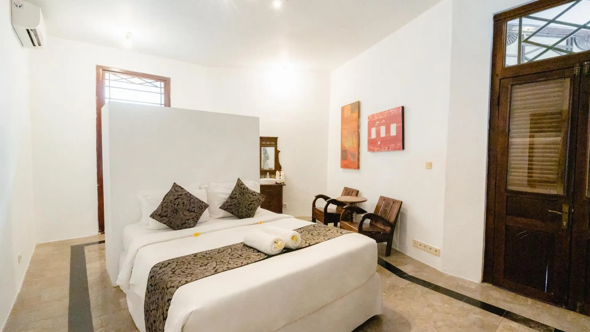 5 Bedroom Villa Etnik In Seminyak With Big Garden And Private Pool