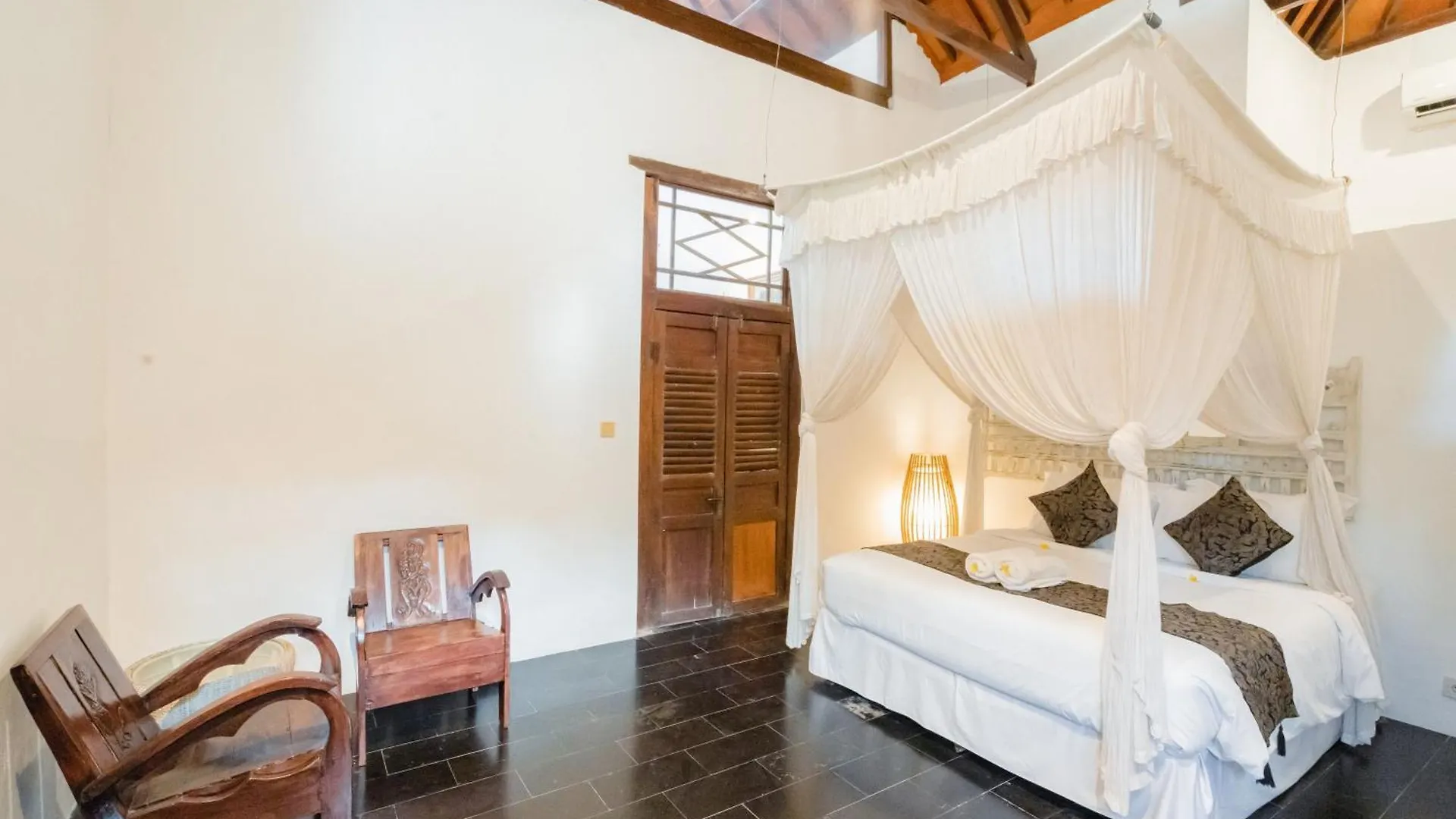 5 Bedroom Villa Etnik In Seminyak With Big Garden And Private Pool