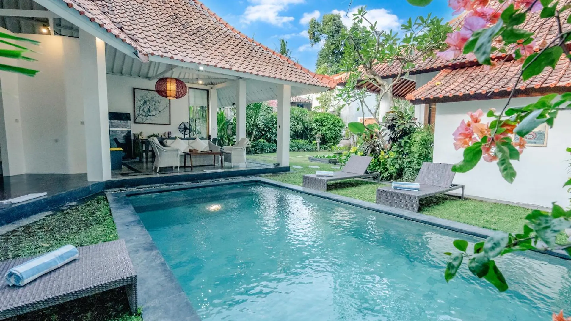 5 Bedroom Villa Etnik In Seminyak With Big Garden And Private Pool